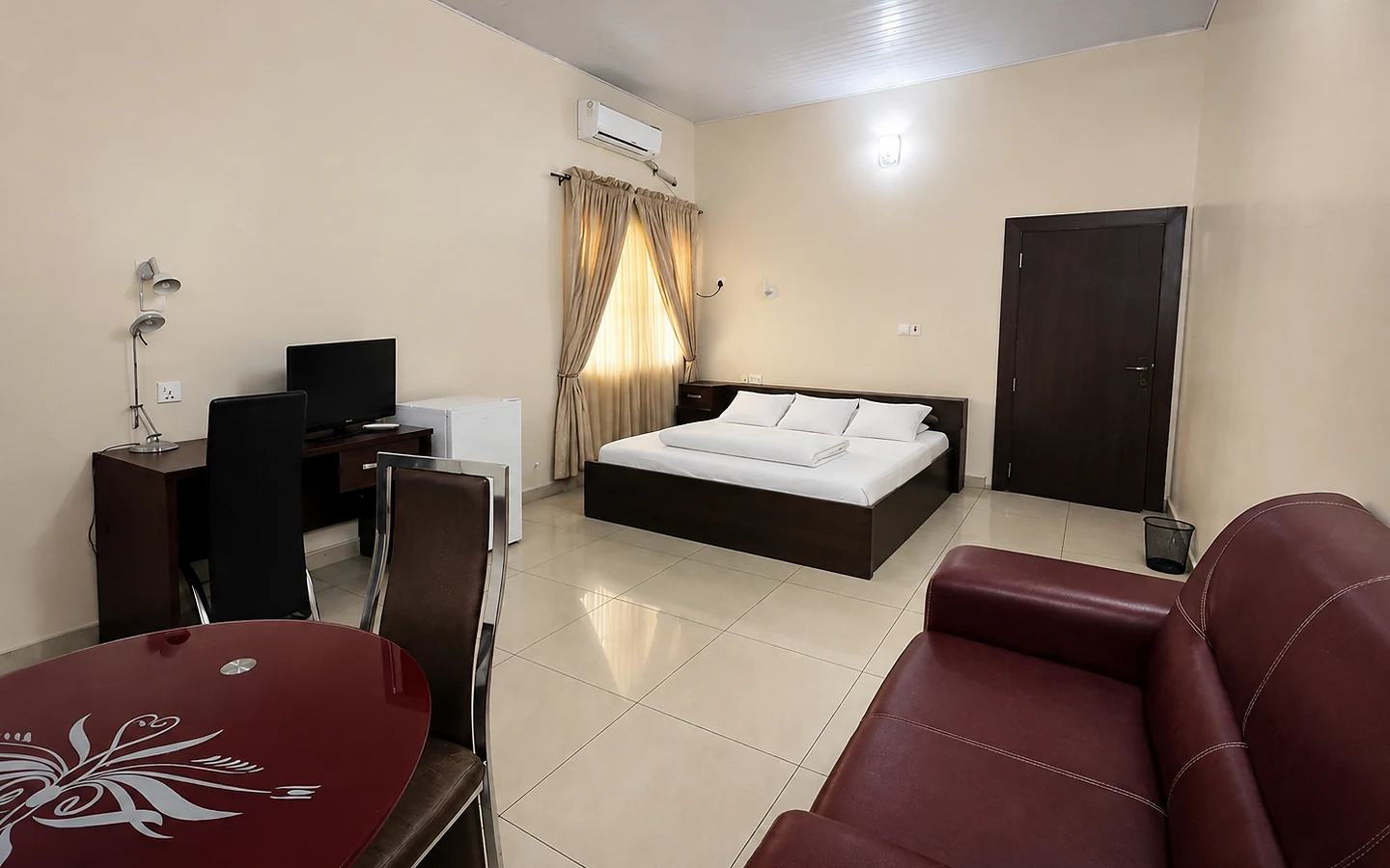 Executive Room with bed, seating, television and dining area at HASKE Hotel Luxury